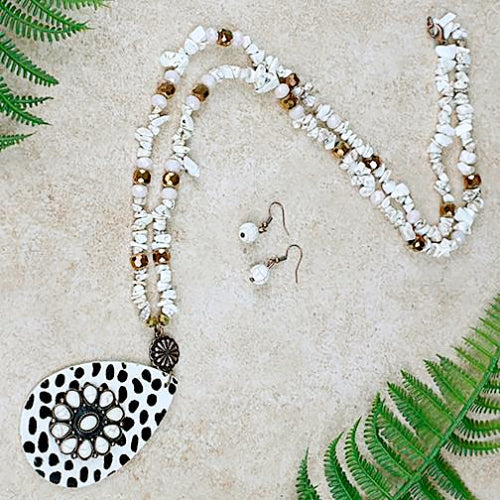 72681 - Leopard and Turquoise Flower Necklace