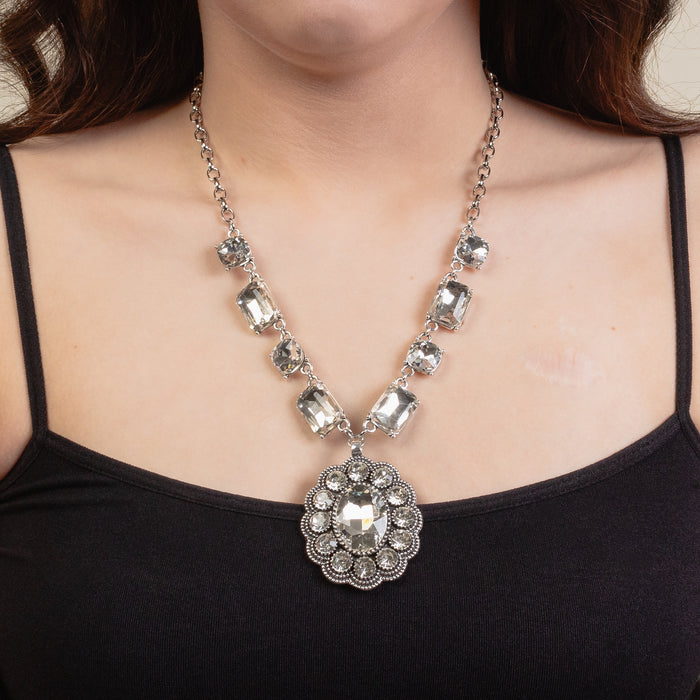 92205 - Crystal Pendant Necklace - Clear