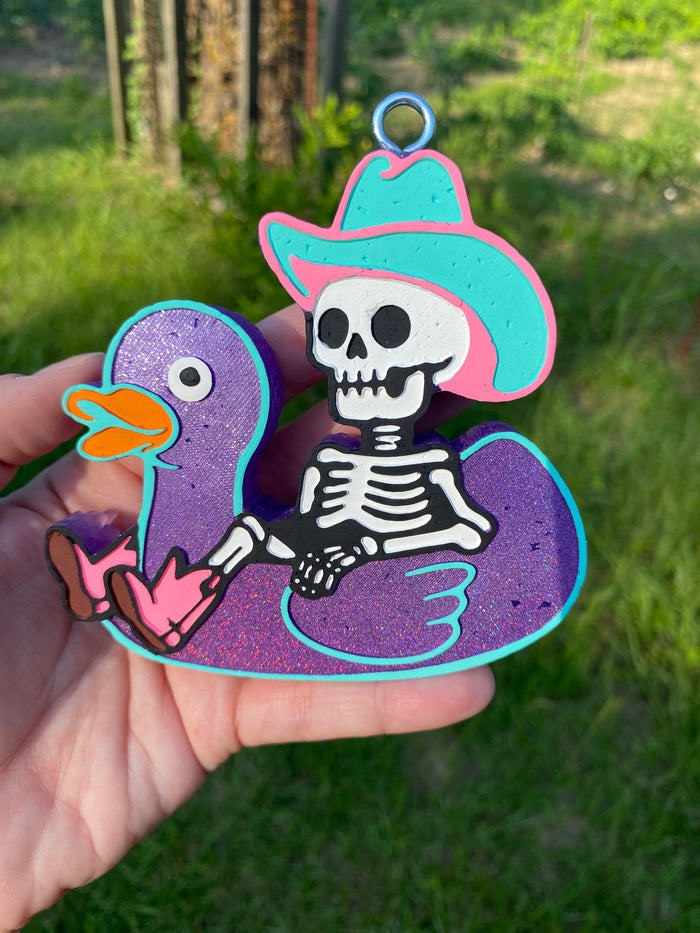 Tubin’ Skelly Freshie