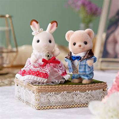 Calico Critters Freya & Theo 40th Anniversary Friends Set