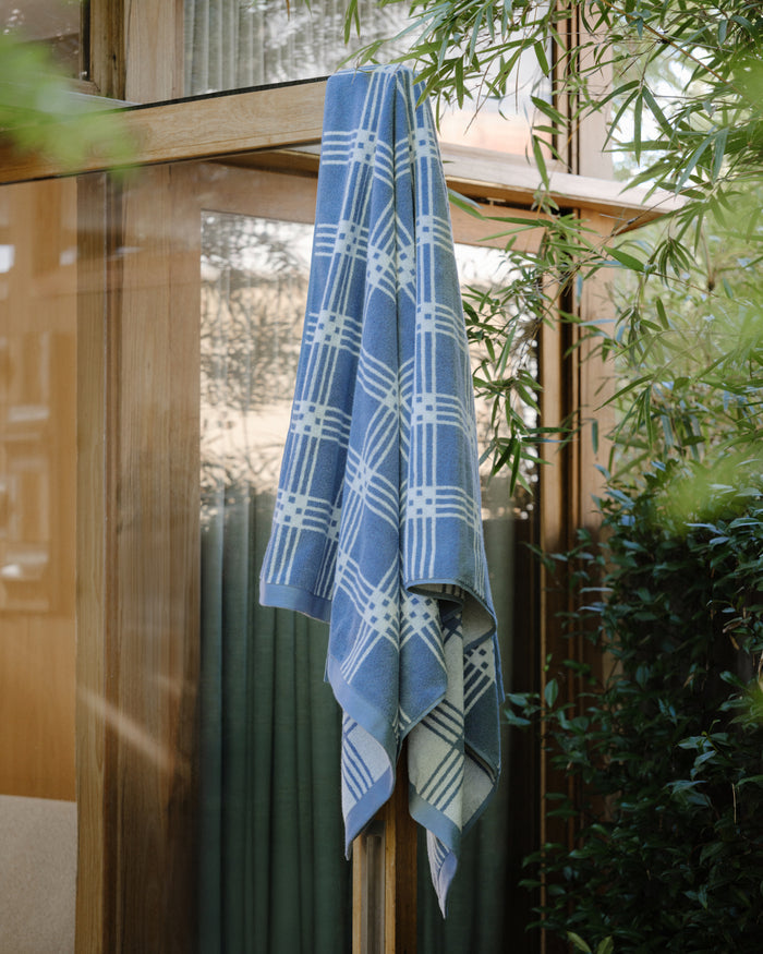 Frisa Pool Towel - Celeste / Chalk