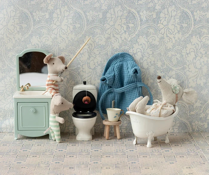 Maileg - Furniture For Mouse - Bathtub - Lifestyle Cut 2