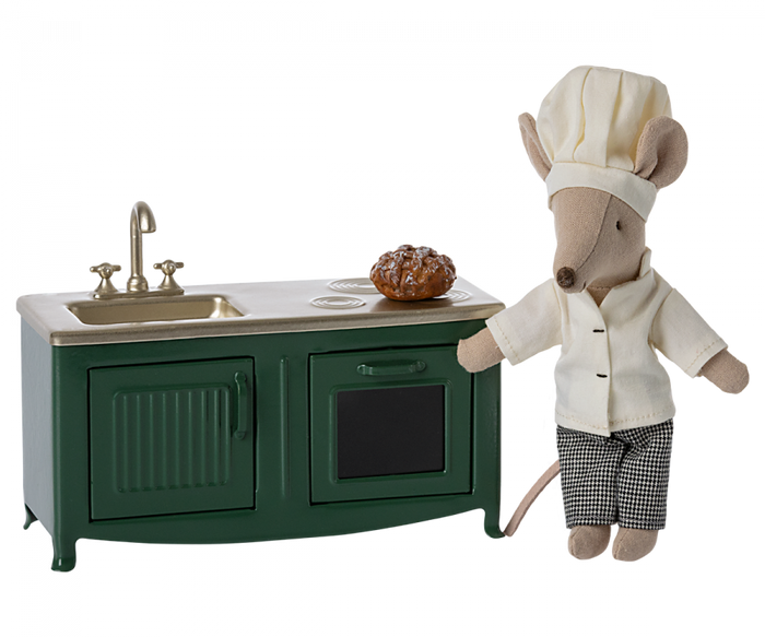 Maileg - Furniture For Mouse - Kitchen - Dark Green - Lifestyle Cut With Chef Mouse