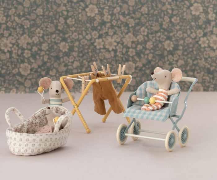 Furniture For Mouse - Stroller - Blue - Lifestyle Cut
