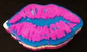 Large Lips (Flat) - DB Bath Bomb Moulds