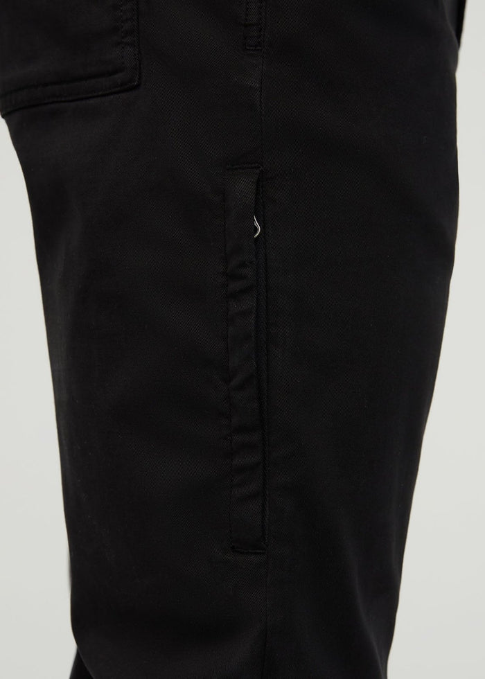 Men's Black Traveller Pant right pant zipper detail