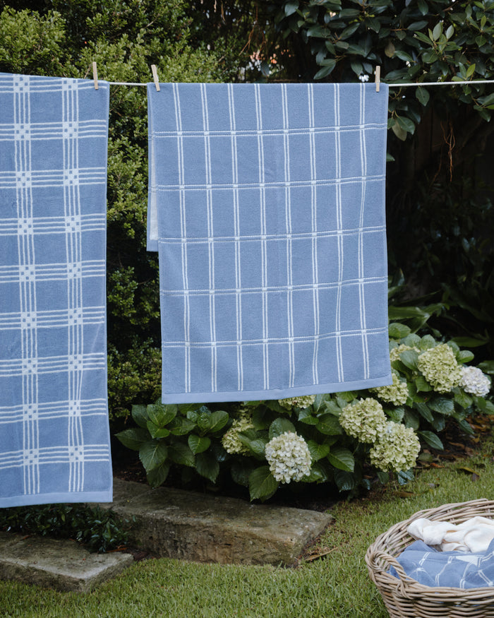 Sorn Bath Towel - Celeste / Chalk